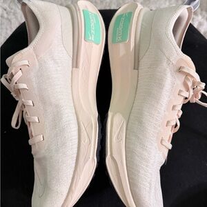 Nike Zoomx Invincible Run FK 3 Running Light Cream DR2615 200 Men's Size 10.5